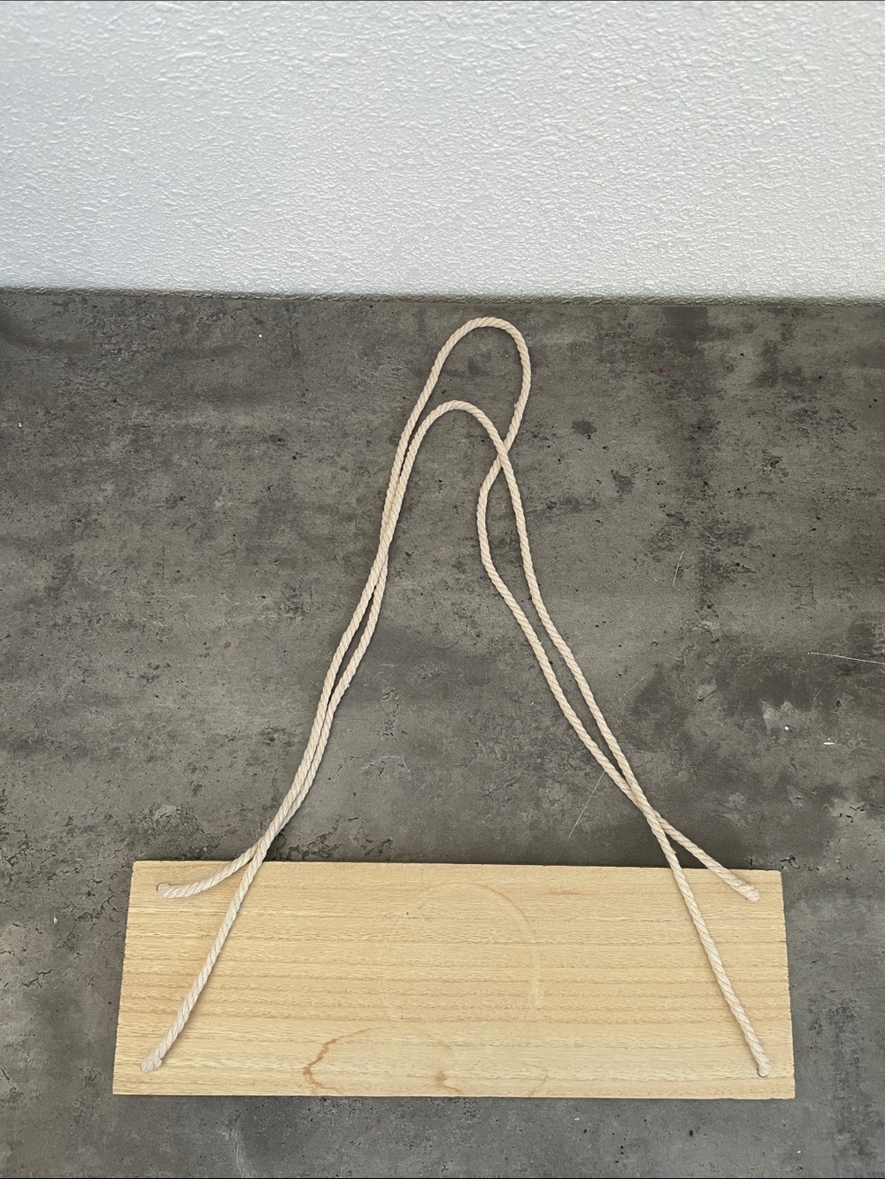 Rope tie hanging shelf